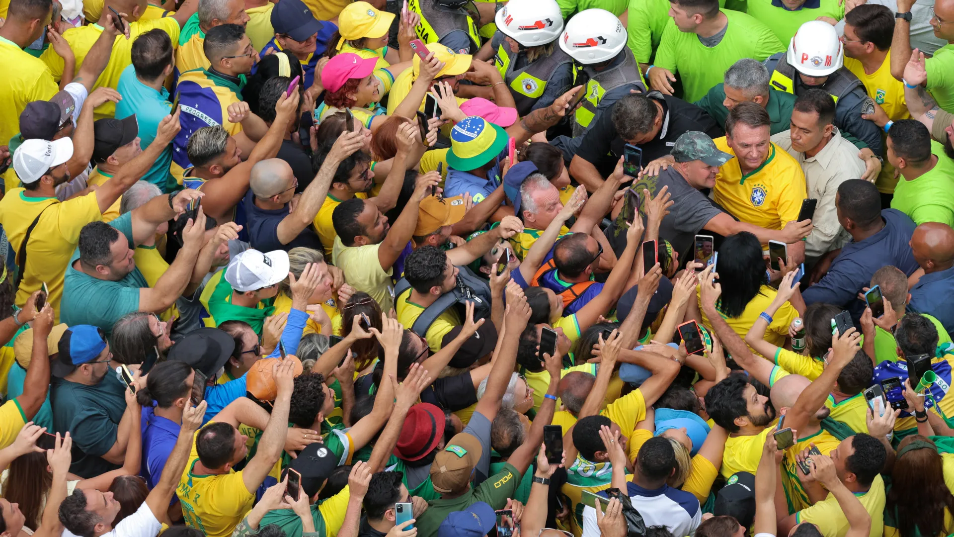 Lightning Injures 89 as thousands gather for bolsonaro in rain-soaked brasília. Courtesy